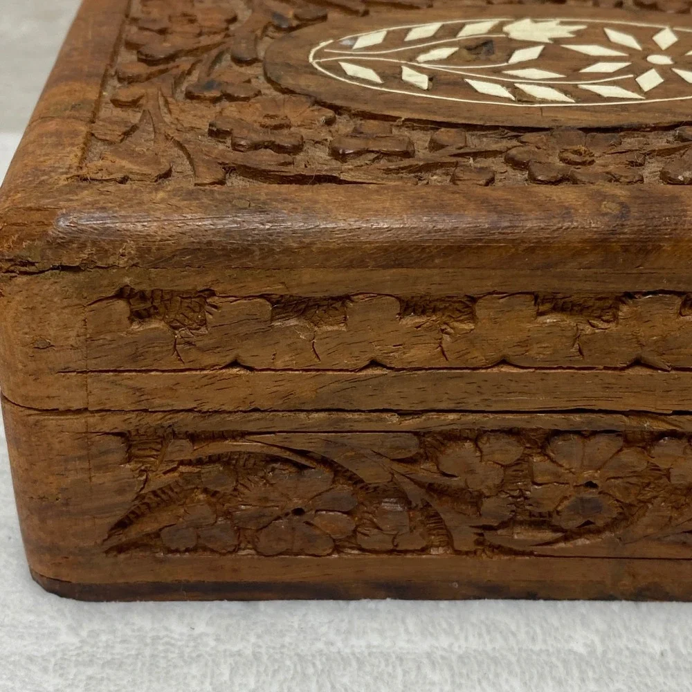 VTG Wooden Trinket Box Hand‎ Carved Floral Inlay Jewelry Keepsake Storage